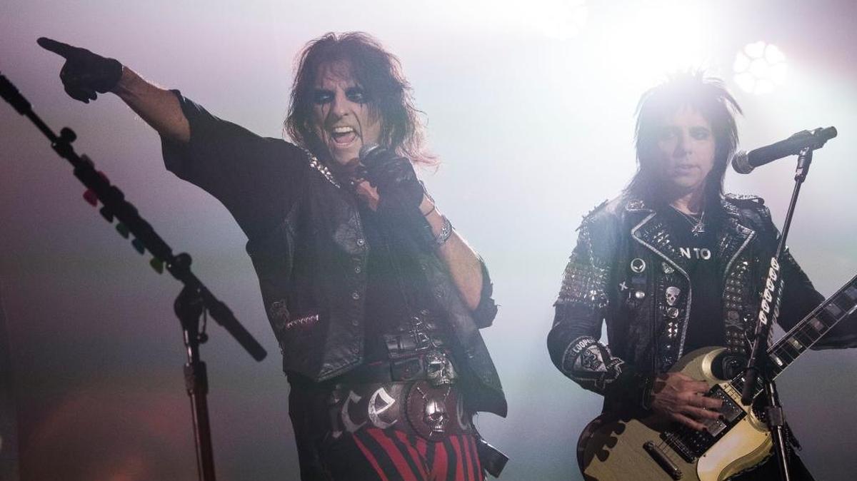 FILE - In this Nov. 6, 2015 file photo, Alice Cooper, left, performs at Wembley Arena in London. Many of the rock ’n’ roll bands that were huge in 1977 will comprise a big part of the summer concert market 40 years later. Concert industry executives say nostalgia acts are still reliable sellers, with satellite and classic rock radio keeping their hits alive.