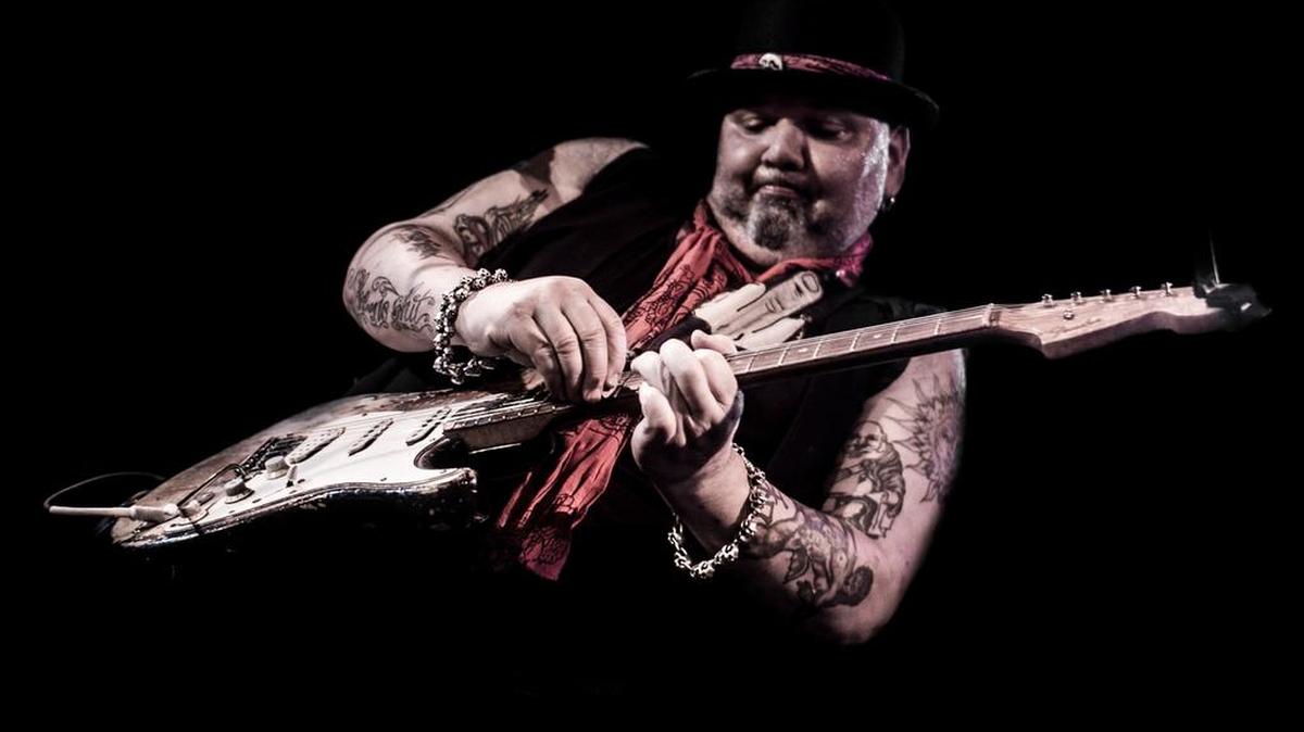 Popa Chubby will play Durham’s Blue Note Grill Saturday.