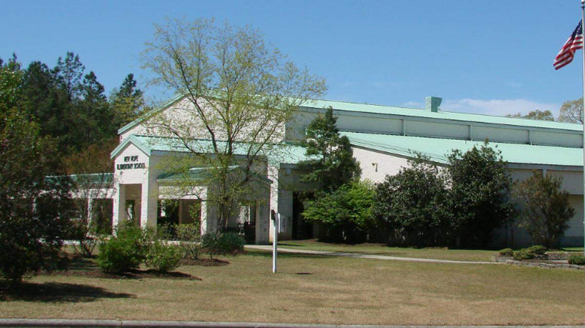 New Hope Elementary School in the Orange County Schools now has a dual-language immersion program.
