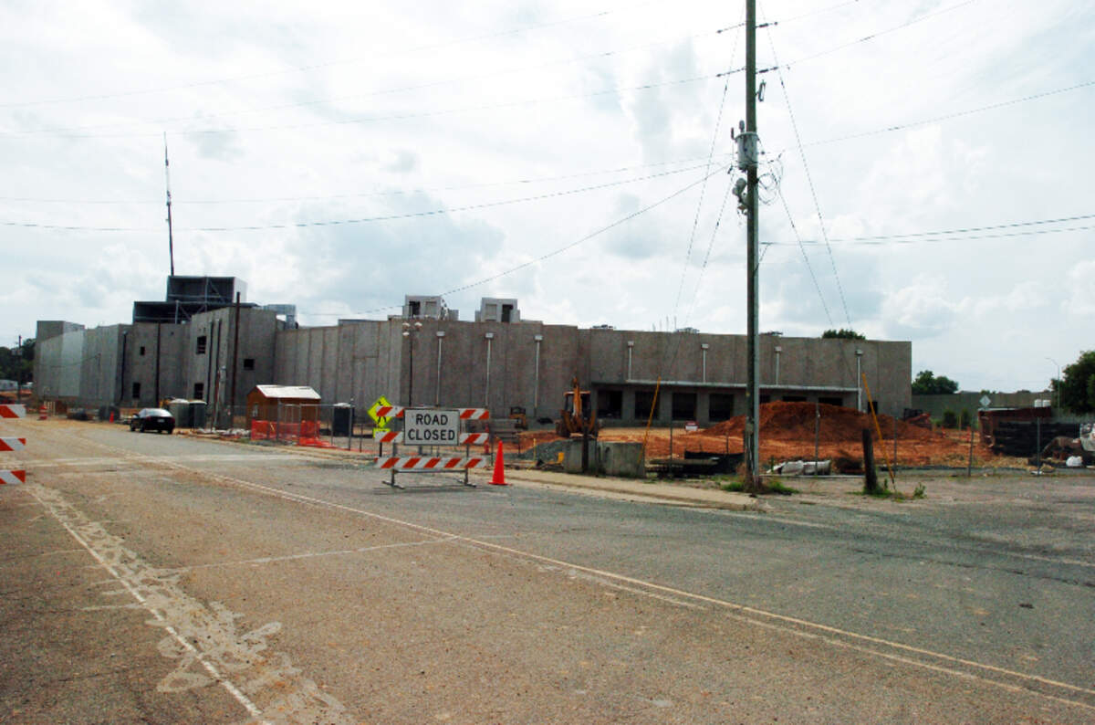 Mountaire Farms is opening a chicken processing plant in Siler City that will employ about 1,250 workers.