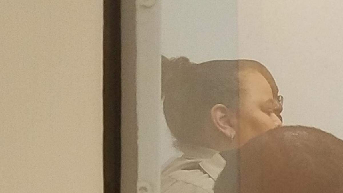 Tomaris Parker, in orange, is charged with second-degree murder after he led police on a chase that ended in a crash that killed 24-year-old Durham County detention officer.  On right, Durham County Sheriff Mike Andrews and Orange County Sheriff Charles Blackwood attended Parker’s first appearance hearing Monday, Aug. 6, 2018.