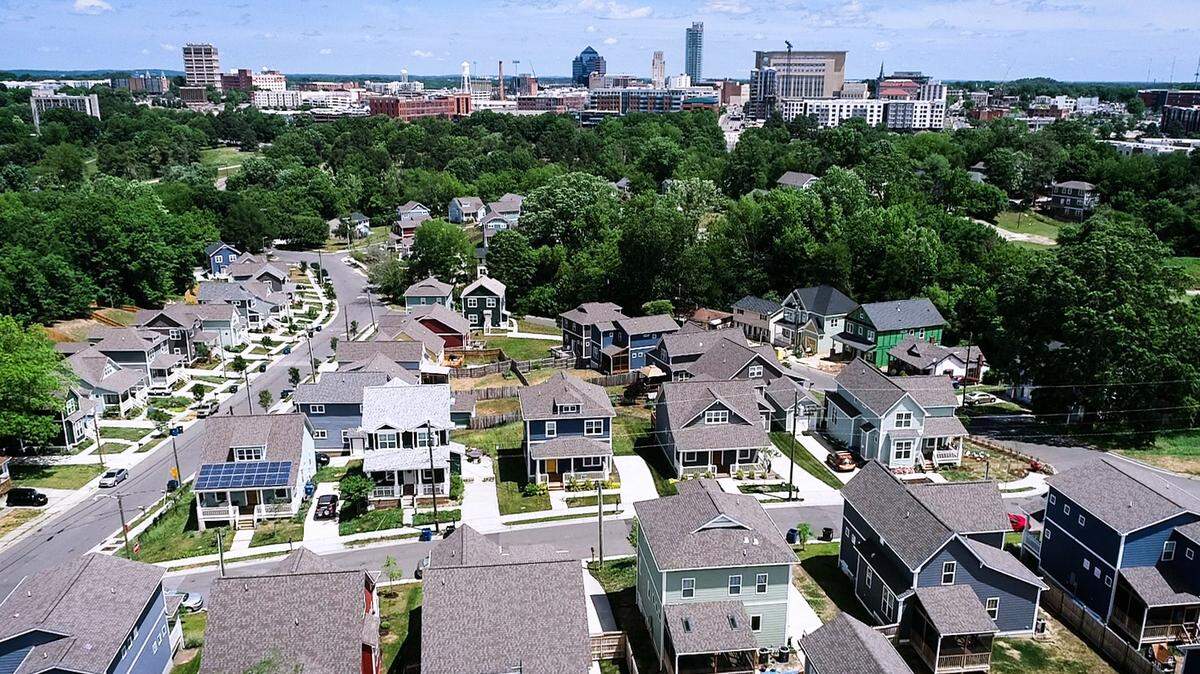 The median price per square foot for homes sold in Southside jumped from $18 in January 2014 to $133 by September 2014. By February 2018, it stood at $164—an increase of 803% from 6 years earlier, according to a new study from the North Carolina Poverty Research Fund.