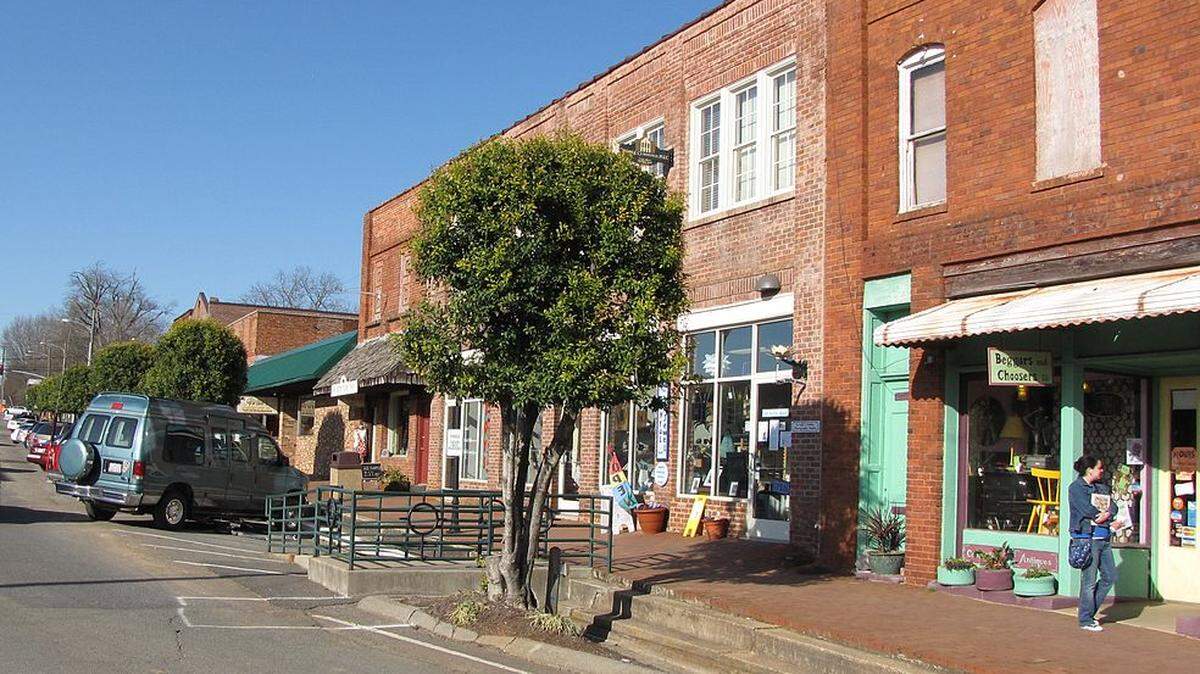 Hillsboro Street  is one gateway into the Pittsboro's historic district.