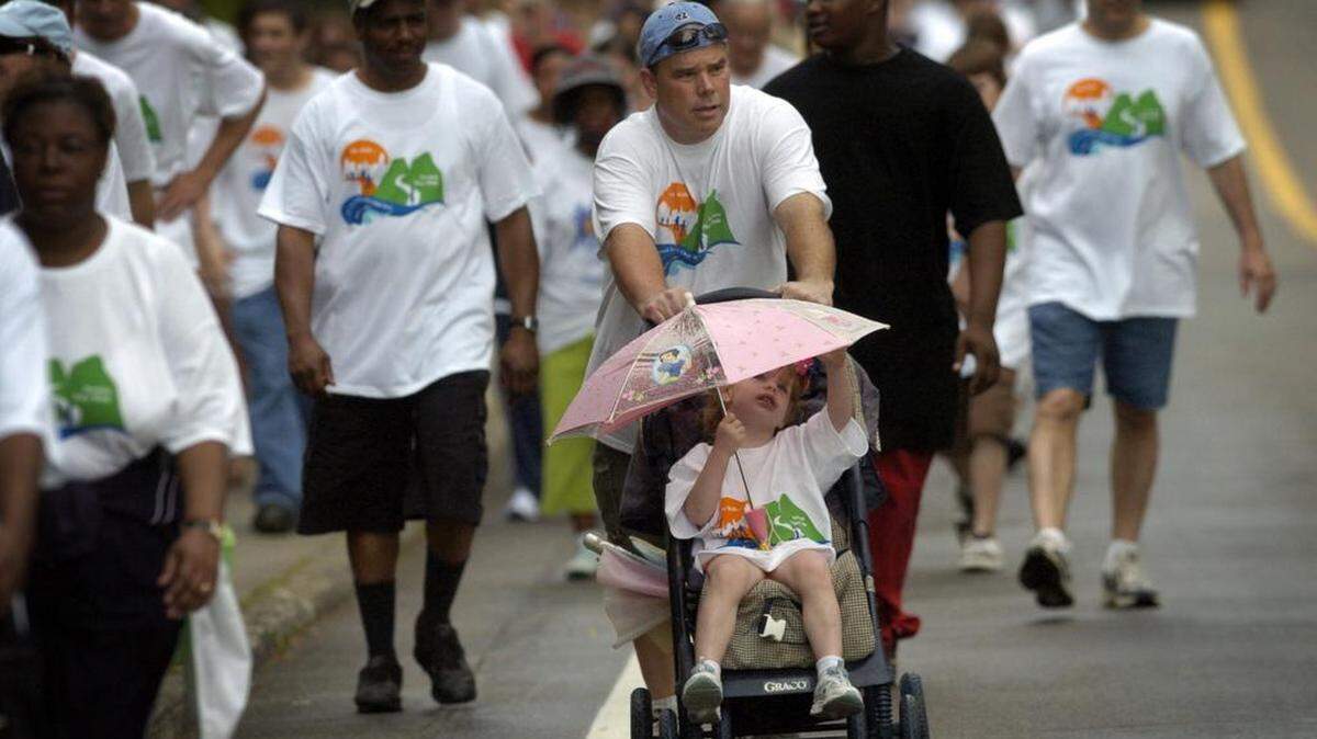 Participants make their way down the final straightaway of the 2007 CROP Hunger Walk in Durham.