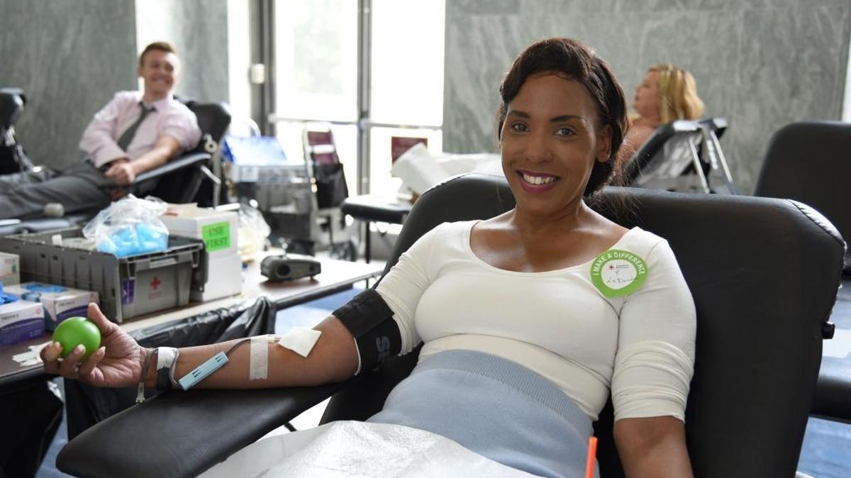 LaDeodra Drummond donates blood.