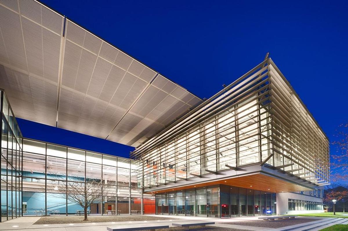 Duke University’s new $50 million Rubenstein Arts Center is a two-story facility that includes a 200-seat theater for stage shows of various types; a 100-seat movie theater for the visual-arts program; dance studios; classrooms; a “maker lab” workshop; and an assortment of other studio spaces for everything from dance rehearsals to sculpture installations. The “cube” on the second floor is a large, high-ceiling dance studio.