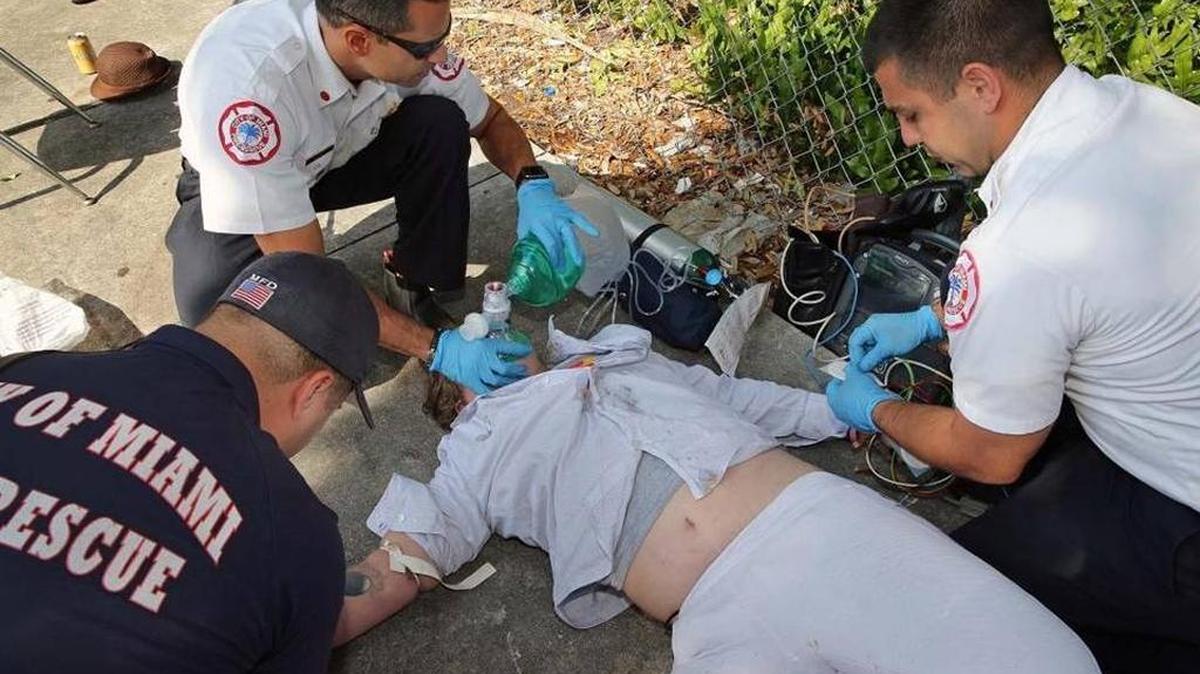 First responders provide medical assistance to an overdose victim in this El Nuevo Herald file photo.