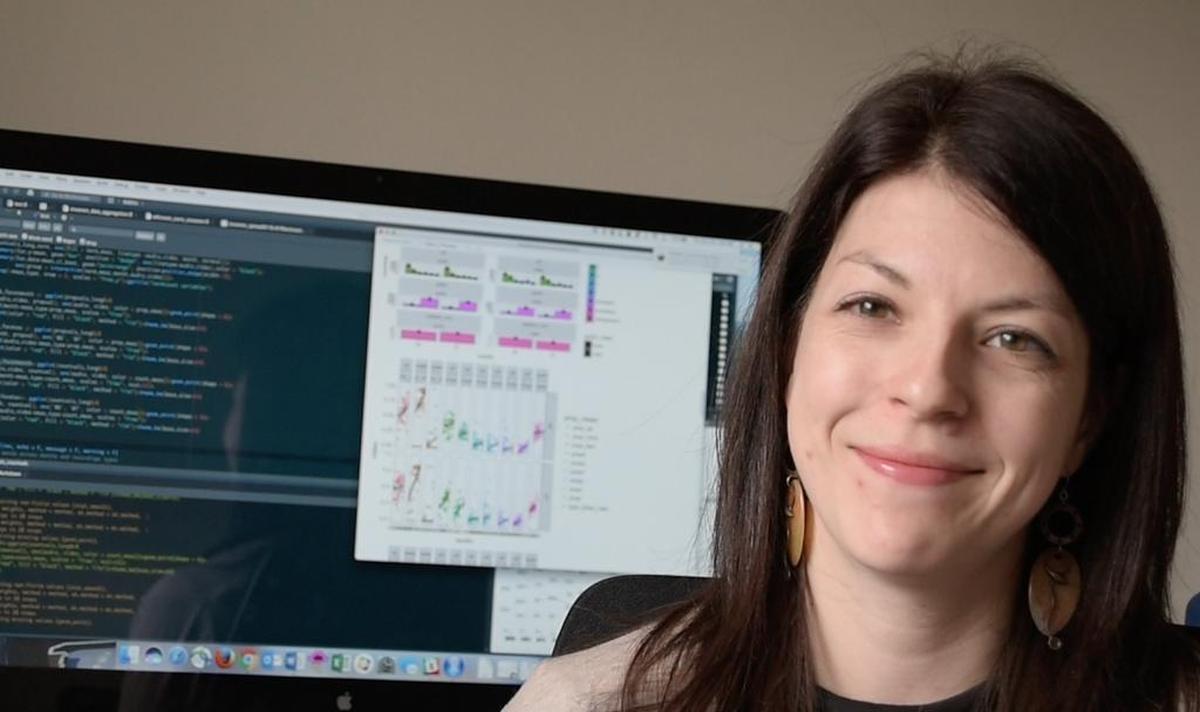 Elika Bergelson is assistant professor of Psychology and Neuroscience, researching language acquisition, word learning, cognitive development, psycholinguistics.