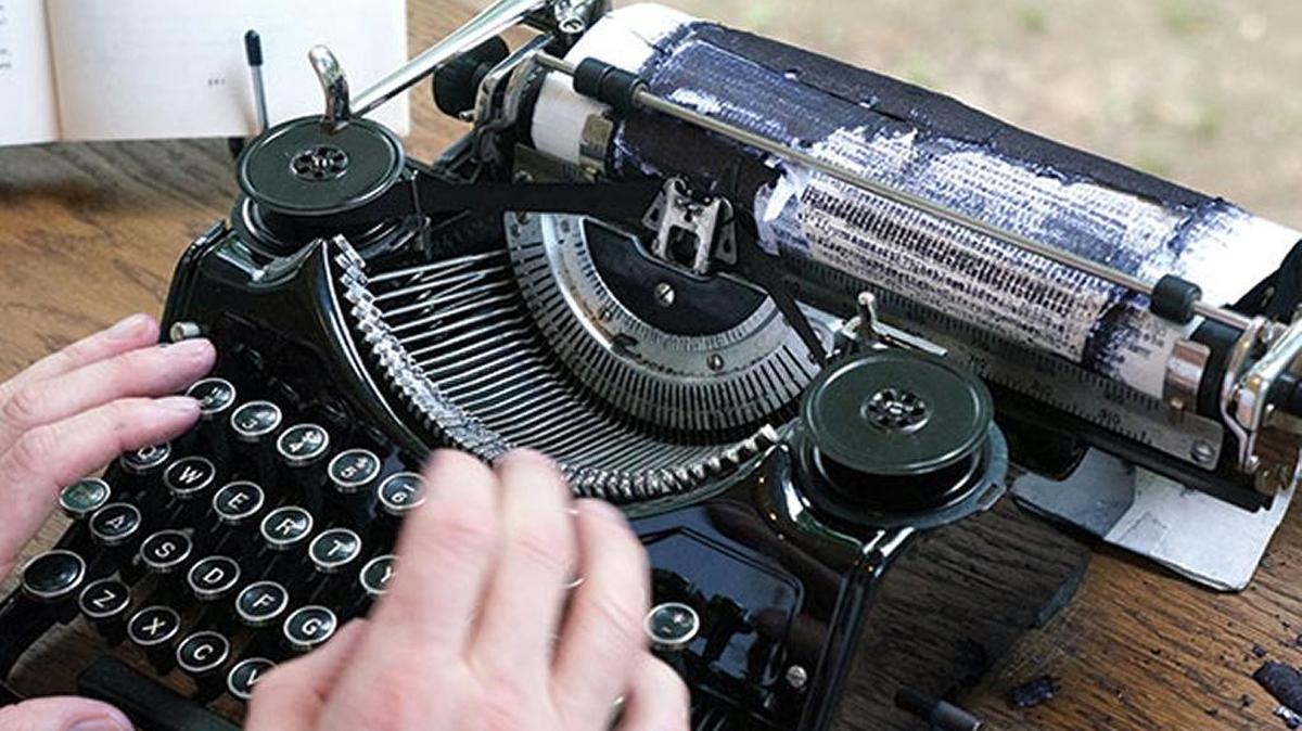 Los Angeles-based artist Tim Youd uses the same typewriter for each performance on which a chosen author composed his or her book. His first book – Hunter S. Thompson’s novel “Fear and Loathing in Las Vegas” – was re-created using an IBM Selectric.