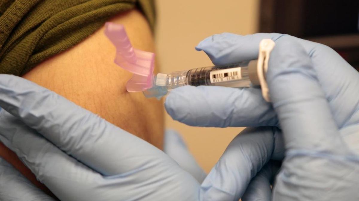 Making sure you and your children are vaccinated is the first step to preventing a whooping cough outbreak, infectious health experts say.