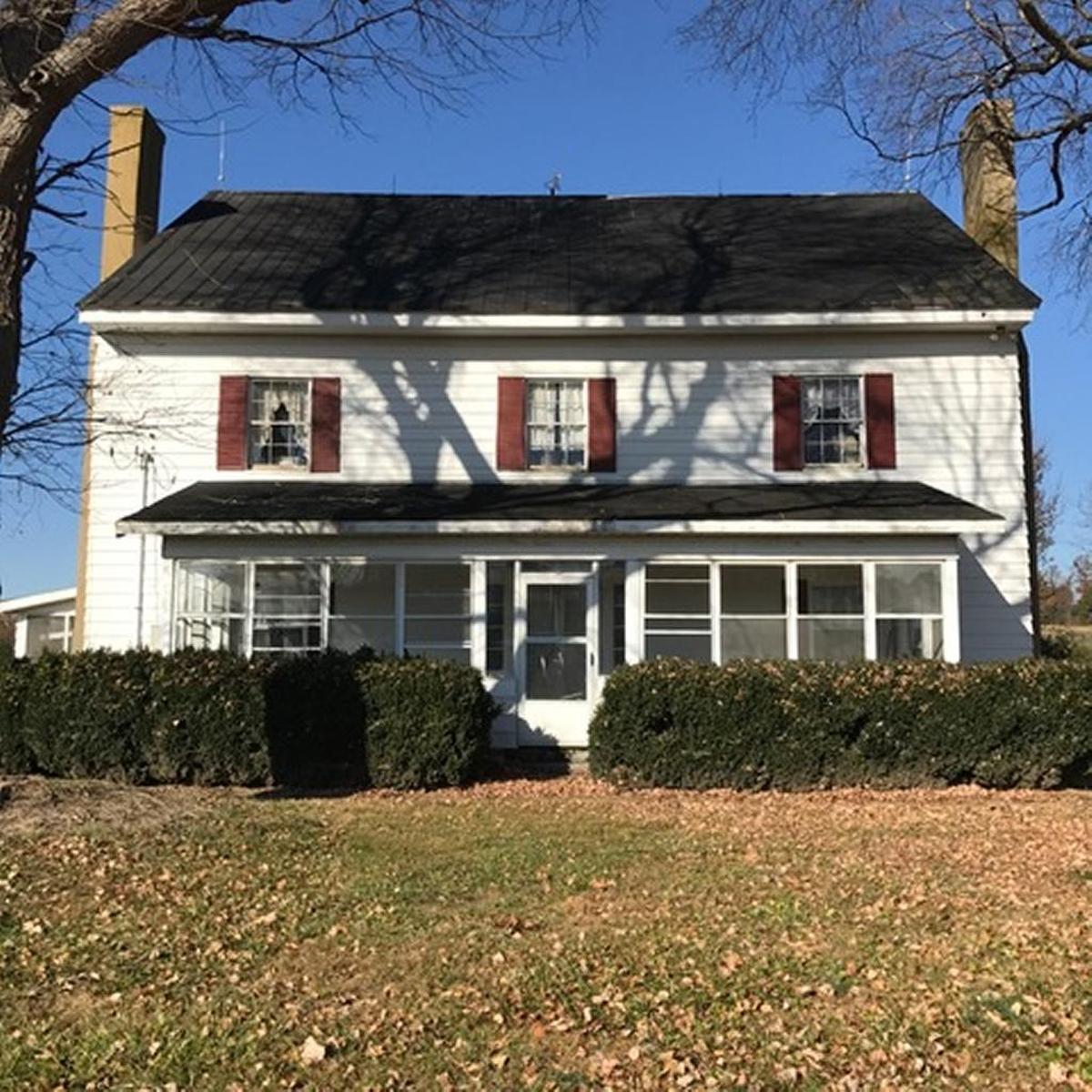 Combining federal and Greek Revival styles, the house stood two stories high, with four chimneys serving eight fireplaces inside.