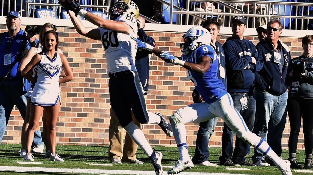 Duke’s Jeremy McDuffie, right, tries to defend Pitt’s Zach Challingsworth in 2015.
