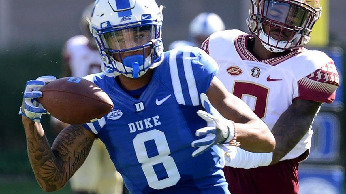 Duke wide receiver Aaron Young can’t control the ball against Florida State’s Stanford Samuels, Saturday, October 14, 2017, in Wallace Wade Stadium.