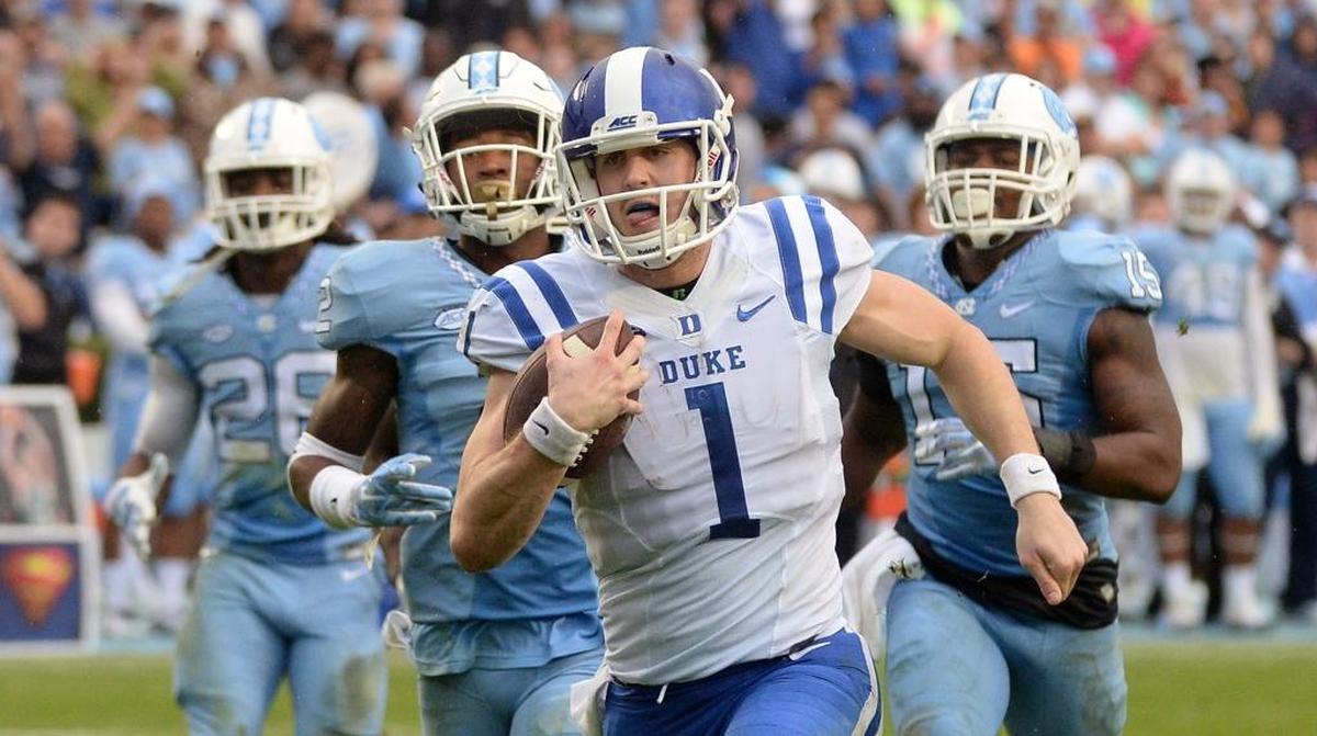 Duke quarterback Thomas Sirk (1) beats the UNC defense to score in November 2015. Sirk will complete his career at East Carolina after transferring this year.