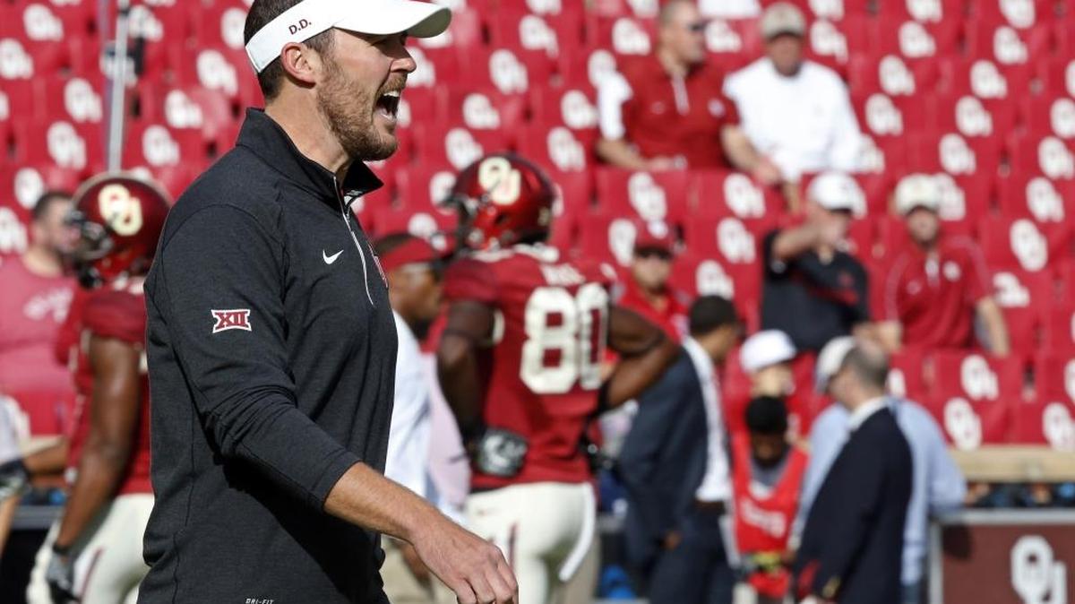 Oklahoma’s Lincoln Riley shouts to his players during game against Kansas State in Norman, Okla., on Oct. 15, 2016. (AP Photo/Sue Ogrocki, File)