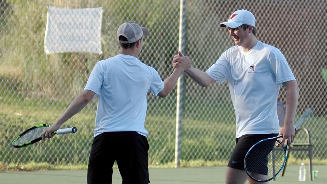 Huang leads Wildcats in PAC-6 tennis; Jordan duo takes doubles