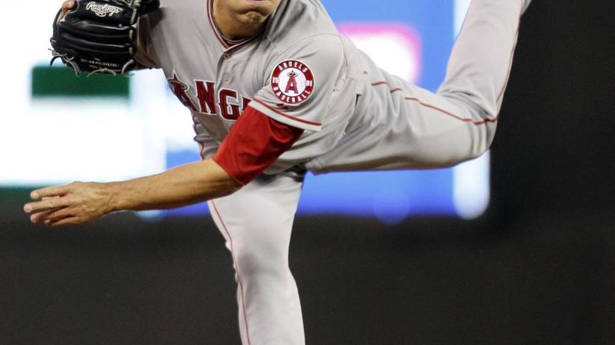 Michael Roth pitches for the Los Angeles Angels against the Minnesota Twins during a 2013 game.